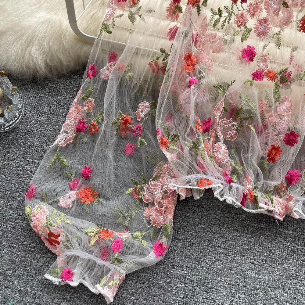 Off-shoulder Çiçek Nakışlı Dantel Bluz