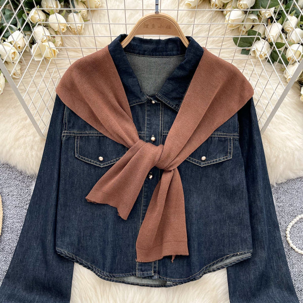 Şık Denim Gömlek ile Örgü Şal