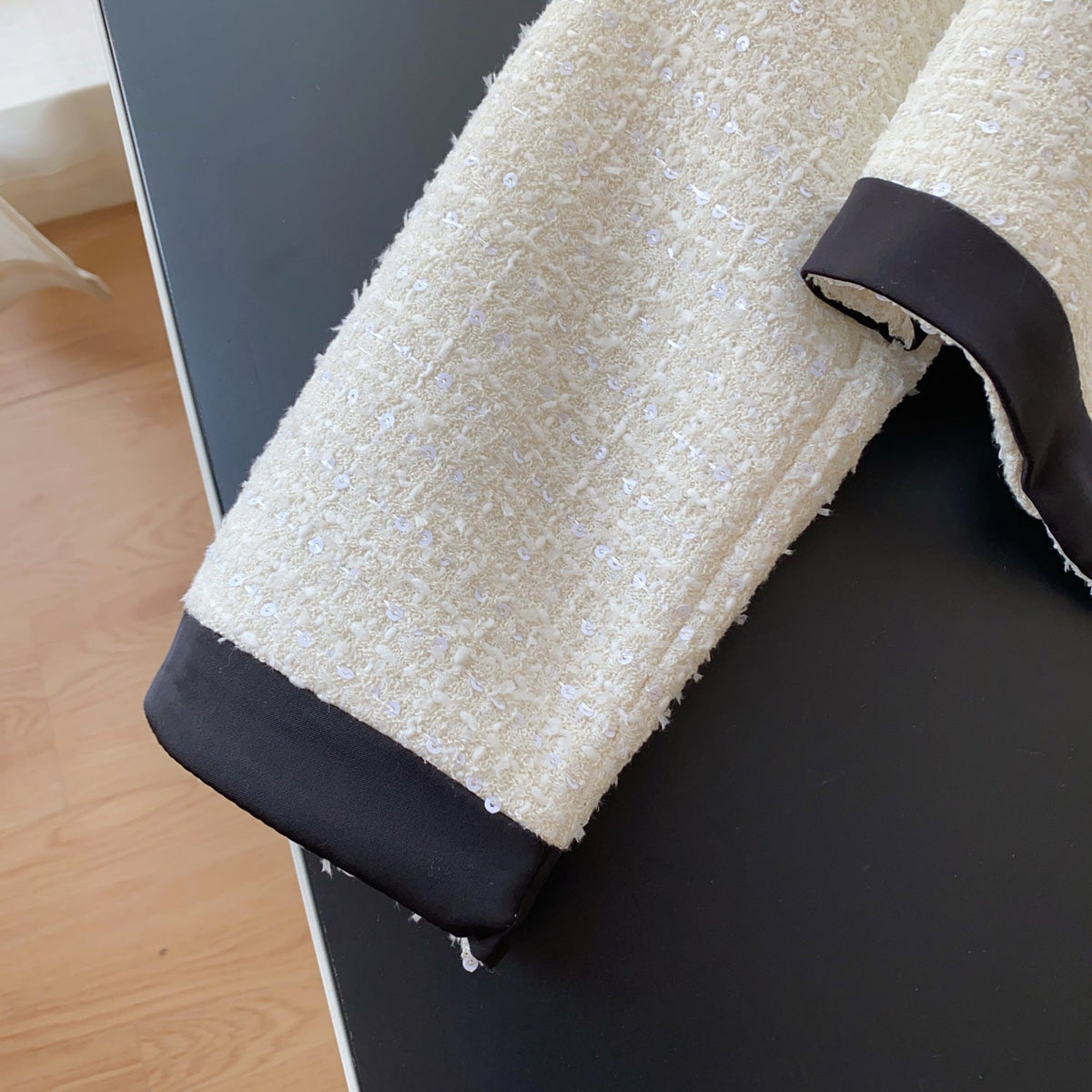 Yüksek Kalite Sıralı Fiyonklu Tweed Üst