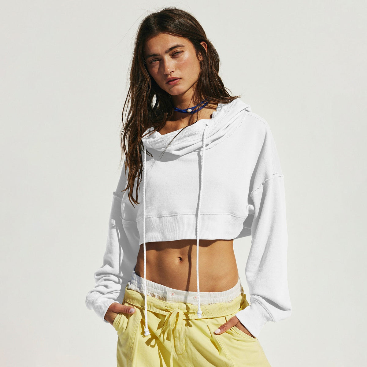 Drapeli Yaka Kısa Kapüşonlu Sweatshirt