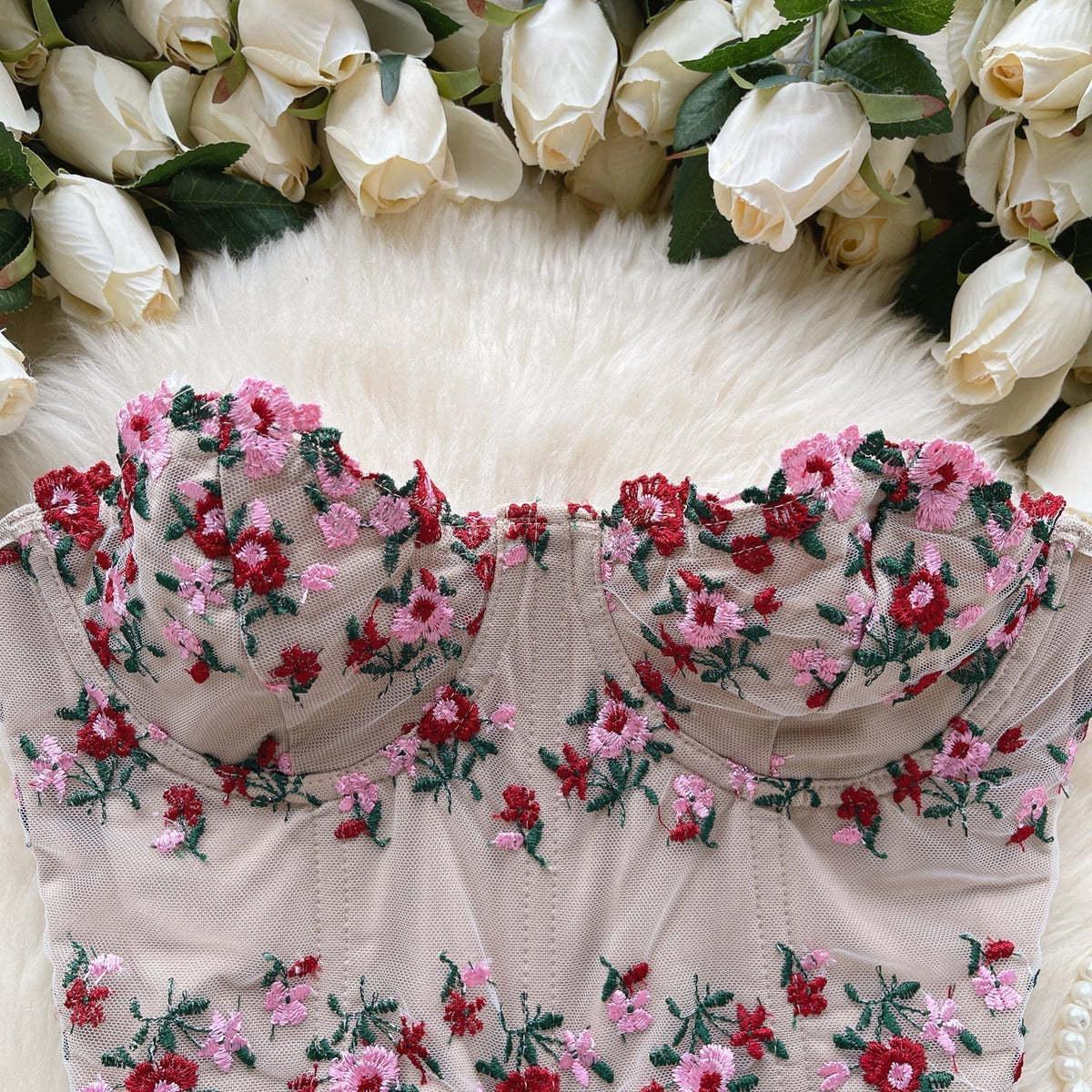 Off-shoulder Çiçek İşlemeli Dantel Bluz
