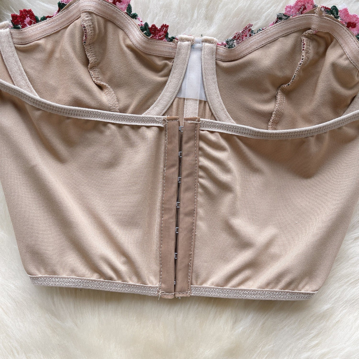 Off-shoulder Çiçek İşlemeli Dantel Bluz
