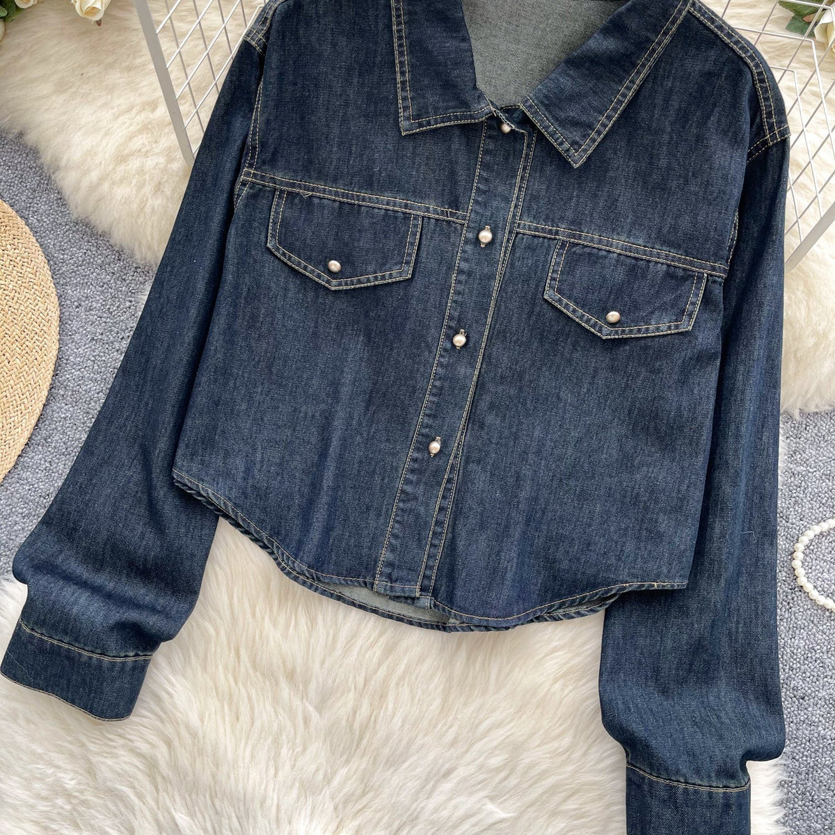 Şık Denim Gömlek ile Örgü Şal