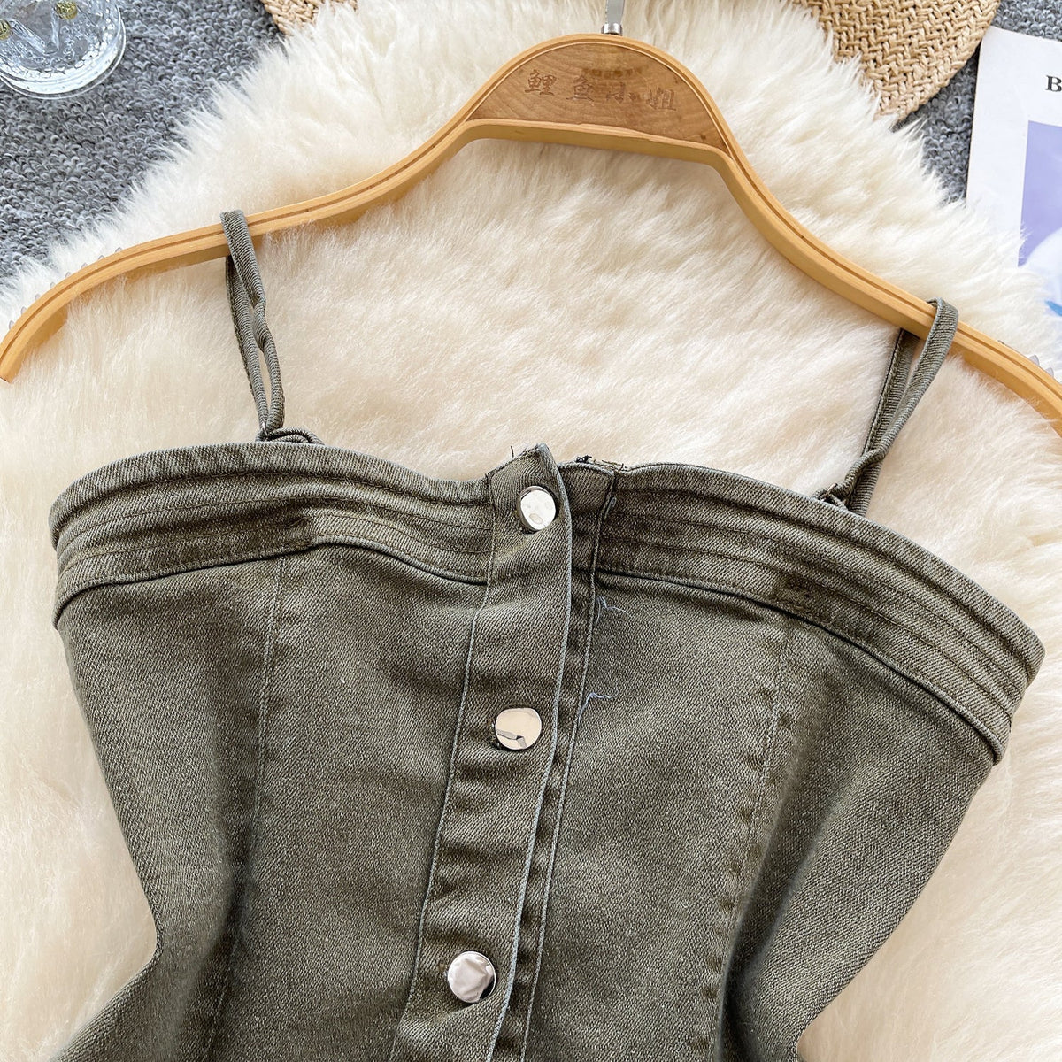 Kore Tarzı Niş Denim Askılı Tişört