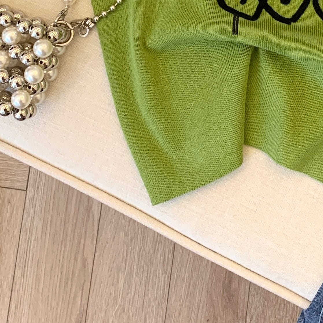 Niş Kalp Desenli Nakışlı Triko
