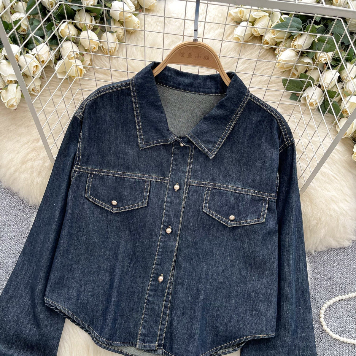 Şık Denim Gömlek ile Örgü Şal