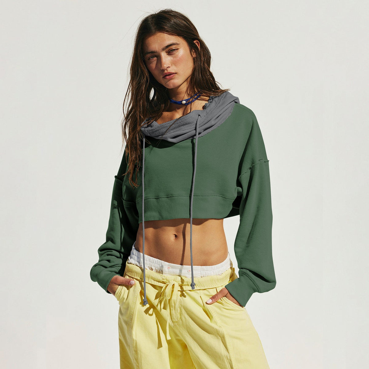 Drapeli Yaka Kısa Kapüşonlu Sweatshirt