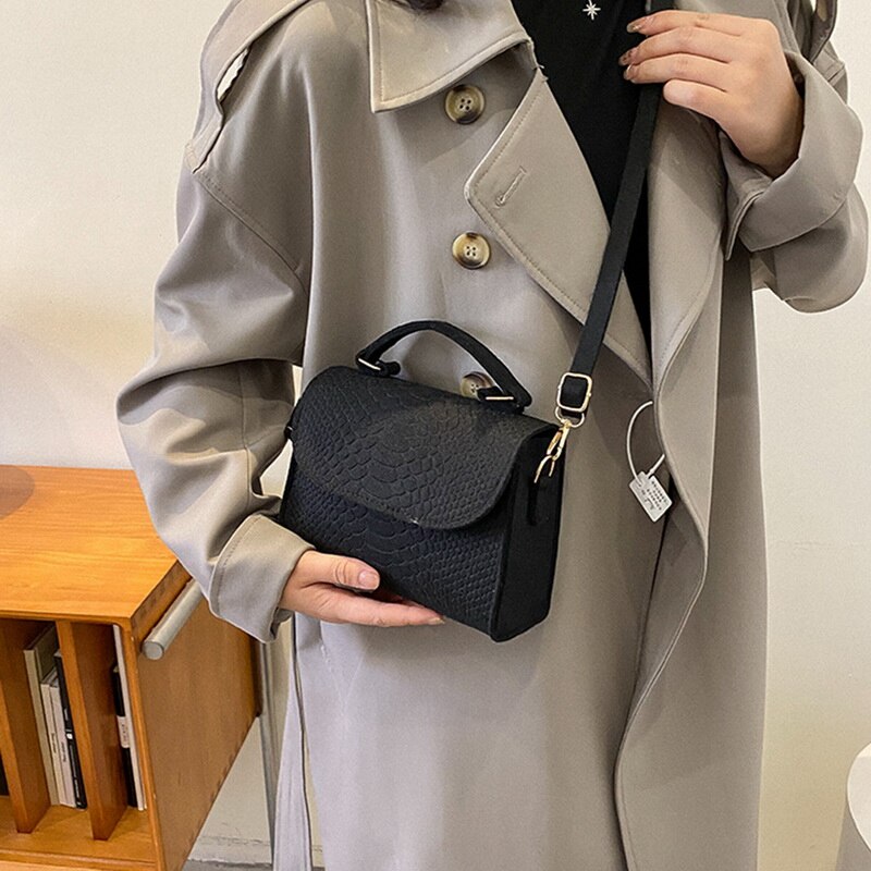 Bellachicha Kadın Keçe Omuz Çantası | Lüks Tasarım Retro El Çantaları | Krokodil Desenli Crossbody Çanta
